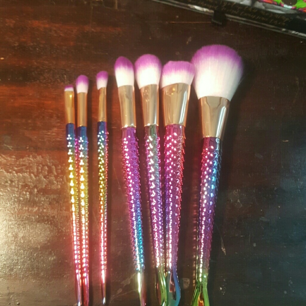 Makeup brushes
